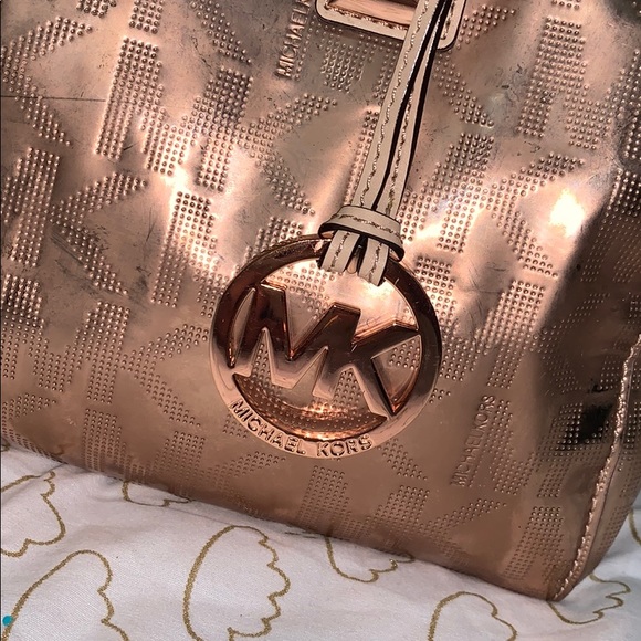 ❌❌SOLD❌❌ Michael Kors Tote - Picture 2 of 6